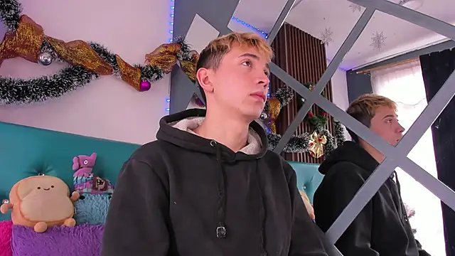 Chris Bennett online show from 12-22-25, 01:44