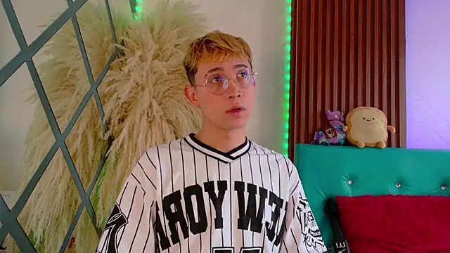 Chris Bennett online show from 01-10-26, 01:17