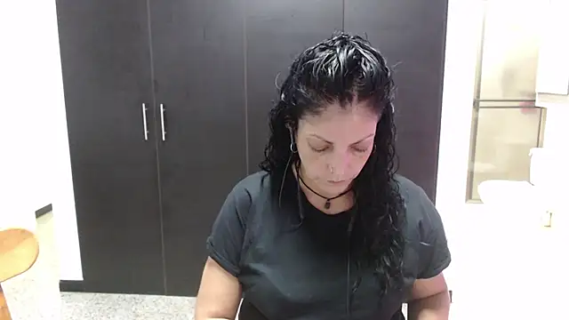 Snapshot of mijal_queen chatting on 10-22-25, 03:06 mijal queen online show from 10-22-25, 03:06