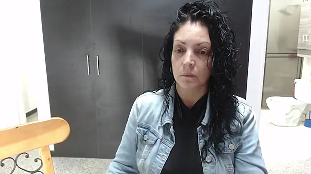 Snapshot of mijal_queen chatting on 10-10-25, 03:07 mijal queen online show from 10-10-25, 03:07