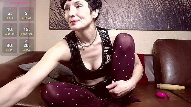 ElizabethLong online show from 11-08-25, 08:34