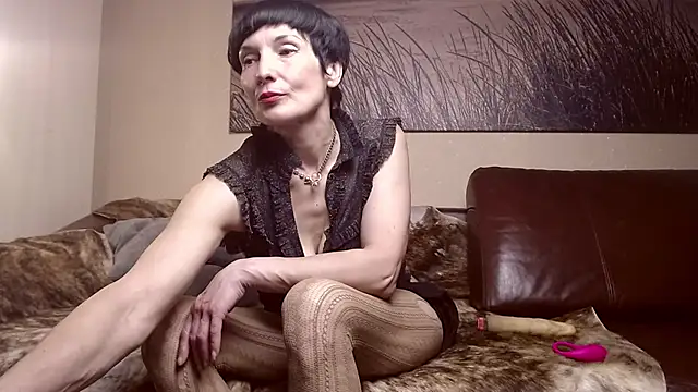 ElizabethLong online show from 05-18-26, 06:45