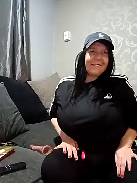Snapshot of Leanne43 chatting on 02-18-25, 10:25 Leanne43 online show from 02-18-25, 10:25