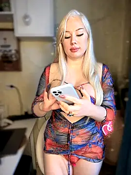 LaraHollywood online show from 11-16-25, 07:02