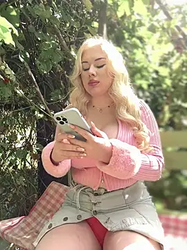 LaraHollywood online show from 09-20-25, 06:18