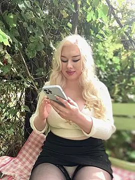 LaraHollywood online show from 09-21-25, 06:18