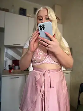 LaraHollywood online show from 10-07-25, 05:19