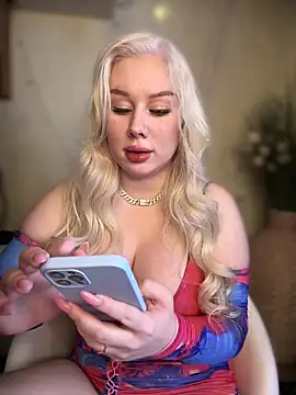 LaraHollywood online show from 10-04-25, 06:15