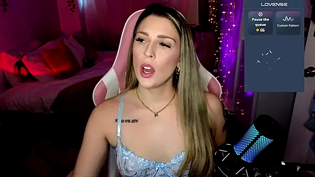Snapshot of queenxlexy chatting on 12-14-24, 08:40 queenxlexy online show from 12-14-24, 08:40