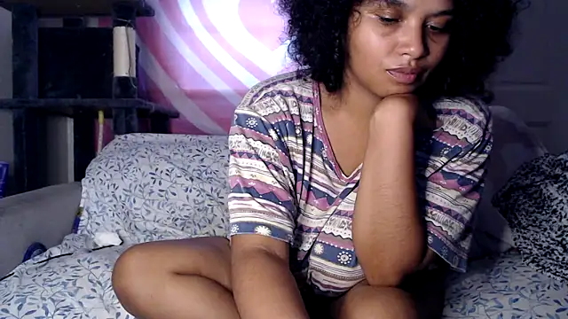 Snapshot of TasteeKitty chatting on 10-01-25, 06:01 TasteeKitty online show from 10-01-25, 06:01