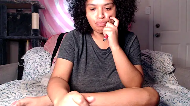 Snapshot of TasteeKitty chatting on 11-16-25, 10:35 TasteeKitty online show from 11-16-25, 10:35