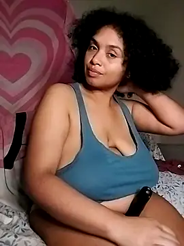 Snapshot of TasteeKitty chatting on 11-15-25, 08:40 TasteeKitty online show from 11-15-25, 08:40