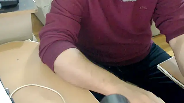 Snapshot of LiONTURK chatting on 10-12-25, 07:59 LiONTURK online show from 10-12-25, 07:59