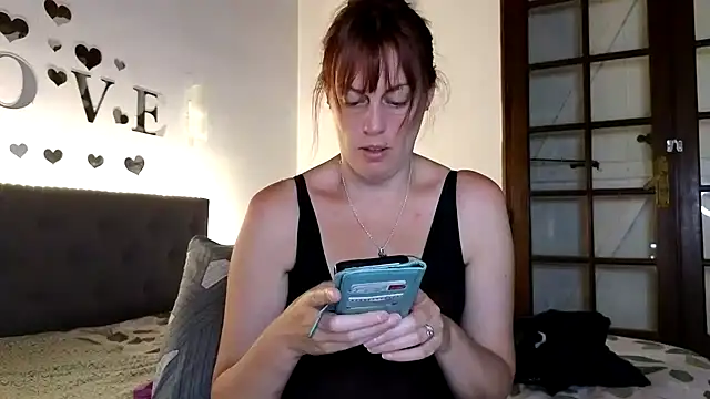 Snapshot of MissLilooo chatting on 05-27-26, 08:27 MissLilooo online show from 05-27-26, 08:27