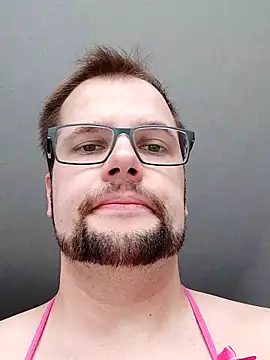 Snapshot of mister-dwt chatting on 10-12-25, 11:00 mister-dwt online show from 10-12-25, 11:00