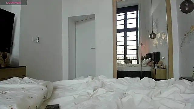 Snapshot of ibiddi chatting on 12-03-25, 12:15 ibiddi online show from 12-03-25, 12:15