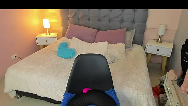  Abril W online show from 11-23-25, 02:43