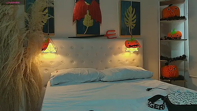 valerie lya online show from 10-16-25, 08:39