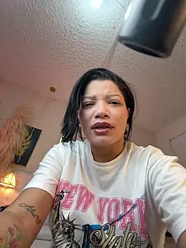 Snapshot of valerie_lya chatting on 05-10-26, 01:14 valerie lya online show from 05-10-26, 01:14