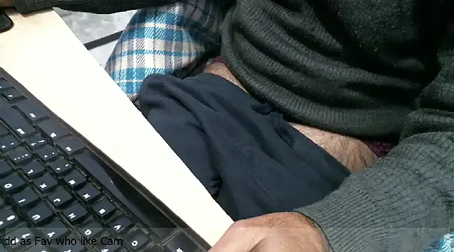 Snapshot of desioldguy chatting on 12-30-24, 01:15 desioldguy online show from 12-30-24, 01:15
