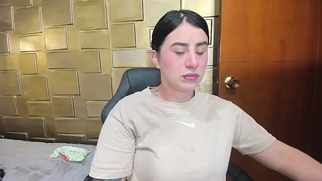Snapshot of Nara_belen chatting on 05-12-26, 03:47 Nara belen online show from 05-12-26, 03:47