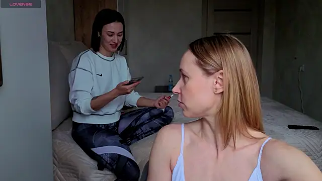 sweeetgirls2021 online show from 04-19-26, 02:56