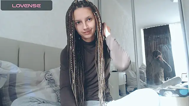 Snapshot of Alisa-w chatting on 09-18-25, 01:14 Alisa-w online show from 09-18-25, 01:14