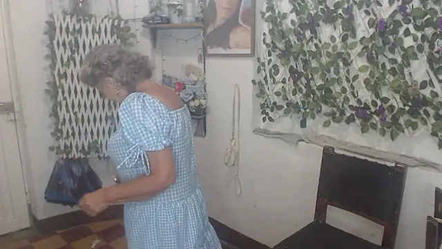 FunnyGrandma online show from 11-27-25, 01:06