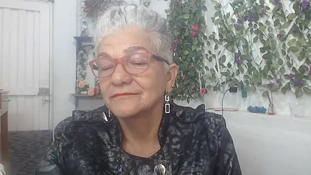 Snapshot of FunnyGrandma chatting on 02-12-25, 01:41 FunnyGrandma online show from 02-12-25, 01:41