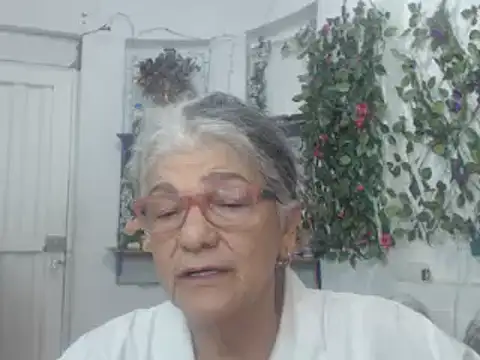 Snapshot of FunnyGrandma chatting on 02-02-25, 03:54 FunnyGrandma online show from 02-02-25, 03:54