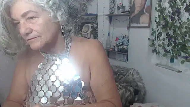 Snapshot of FunnyGrandma chatting on 10-07-25, 09:16 FunnyGrandma online show from 10-07-25, 09:16