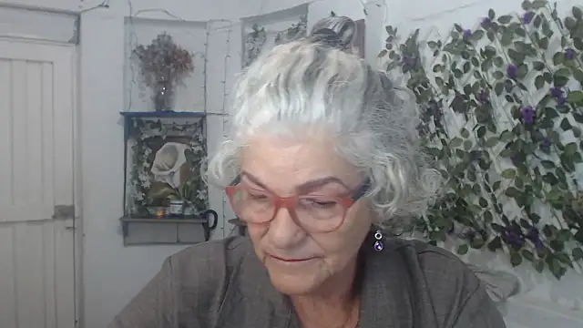 FunnyGrandma online show from 11-09-25, 11:42