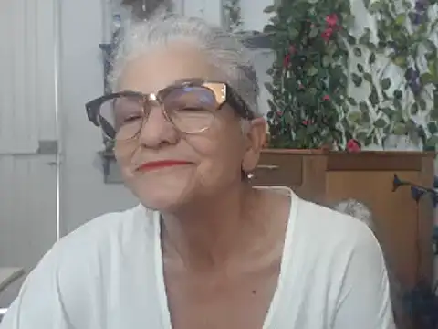 Snapshot of FunnyGrandma chatting on 01-27-25, 09:33 FunnyGrandma online show from 01-27-25, 09:33