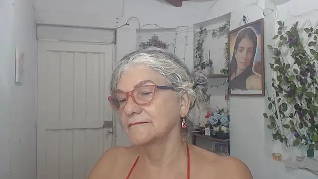 Snapshot of FunnyGrandma chatting on 09-24-25, 02:07 FunnyGrandma online show from 09-24-25, 02:07