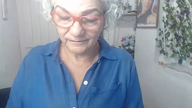 Snapshot of FunnyGrandma chatting on 09-30-25, 12:05 FunnyGrandma online show from 09-30-25, 12:05
