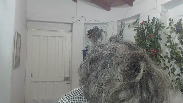 Snapshot of FunnyGrandma chatting on 02-19-25, 01:29 FunnyGrandma online show from 02-19-25, 01:29