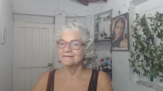 Snapshot of FunnyGrandma chatting on 10-05-25, 10:44 FunnyGrandma online show from 10-05-25, 10:44