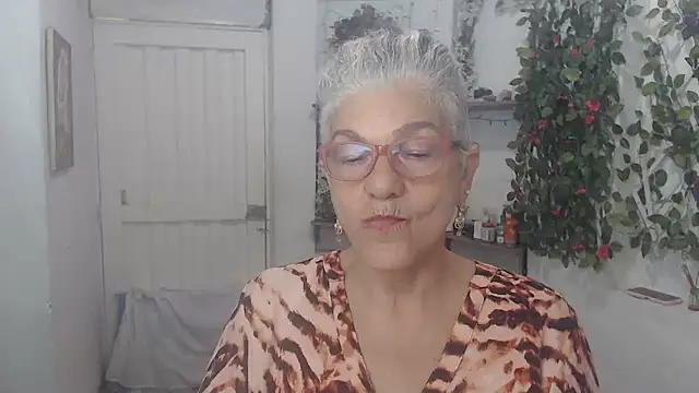 Snapshot of FunnyGrandma chatting on 02-18-25, 01:54 FunnyGrandma online show from 02-18-25, 01:54
