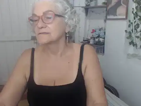Snapshot of FunnyGrandma chatting on 09-11-25, 01:16 FunnyGrandma online show from 09-11-25, 01:16