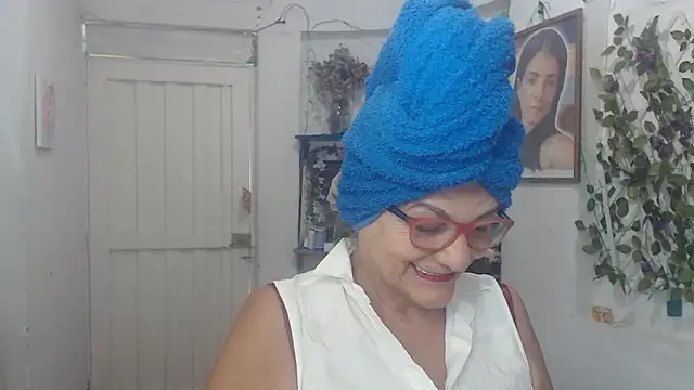 Snapshot of FunnyGrandma chatting on 09-19-25, 09:41 FunnyGrandma online show from 09-19-25, 09:41