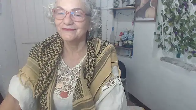 Snapshot of FunnyGrandma chatting on 10-05-25, 03:30 FunnyGrandma online show from 10-05-25, 03:30