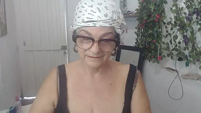 Snapshot of FunnyGrandma chatting on 03-19-25, 05:50 FunnyGrandma online show from 03-19-25, 05:50