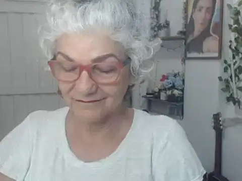 Snapshot of FunnyGrandma chatting on 09-10-25, 01:26 FunnyGrandma online show from 09-10-25, 01:26