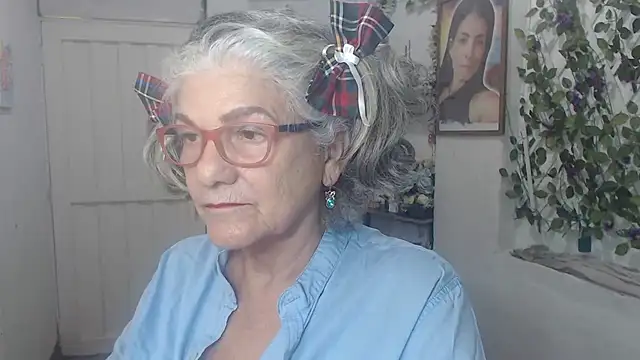 Snapshot of FunnyGrandma chatting on 10-09-25, 10:54 FunnyGrandma online show from 10-09-25, 10:54