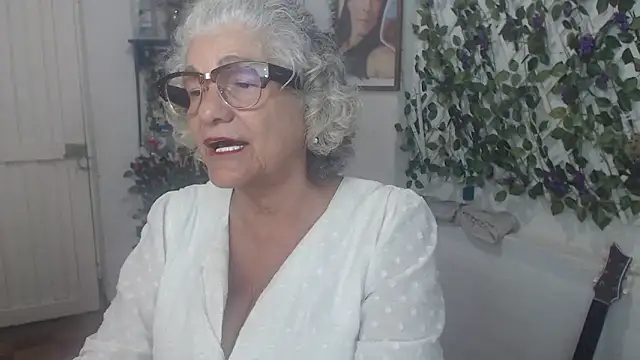 FunnyGrandma online show from 11-06-25, 01:42