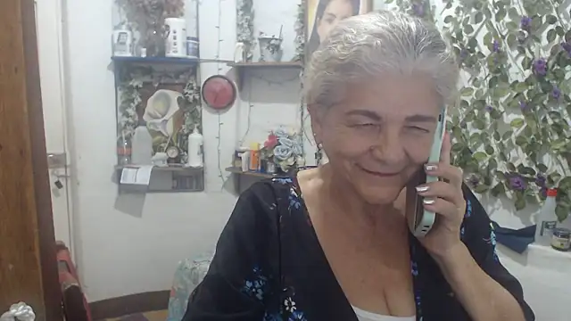 Snapshot of FunnyGrandma chatting on 05-25-26, 12:21 FunnyGrandma online show from 05-25-26, 12:21