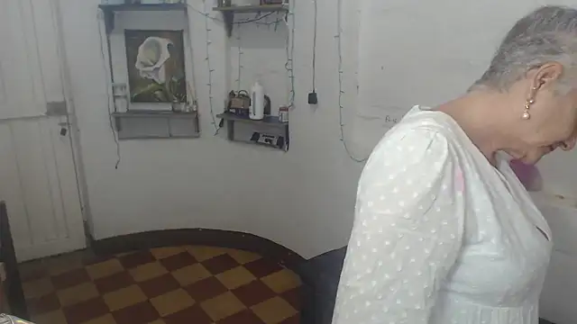 FunnyGrandma online show from 08-04-26, 01:54