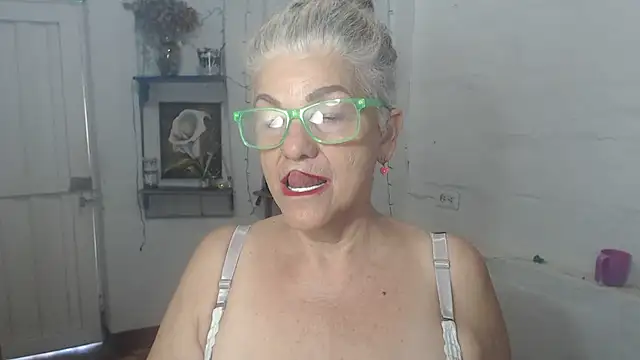 FunnyGrandma online show from 08-02-26, 09:34