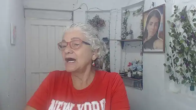 Snapshot of FunnyGrandma chatting on 09-19-25, 02:15 FunnyGrandma online show from 09-19-25, 02:15