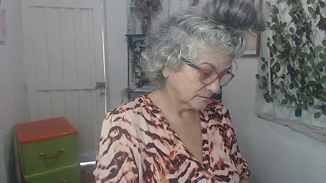 Snapshot of FunnyGrandma chatting on 10-16-25, 06:49 FunnyGrandma online show from 10-16-25, 06:49